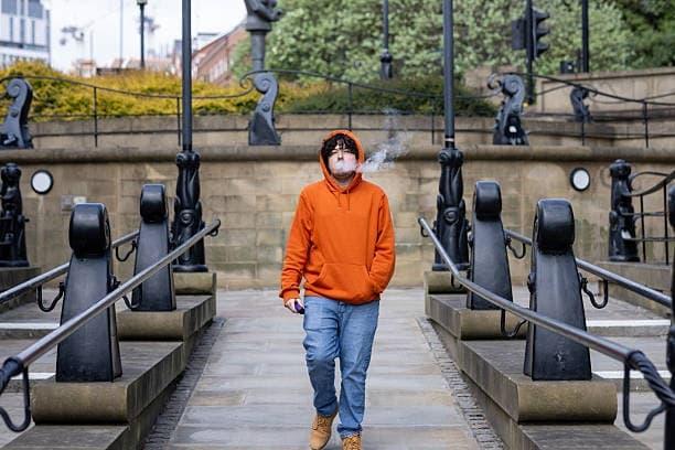 Jak bóng đá xôi lạc zmienia lokalne tradycje kibiców i dlaczego elegancki długopis damski zyskuje na popularności jako prezent